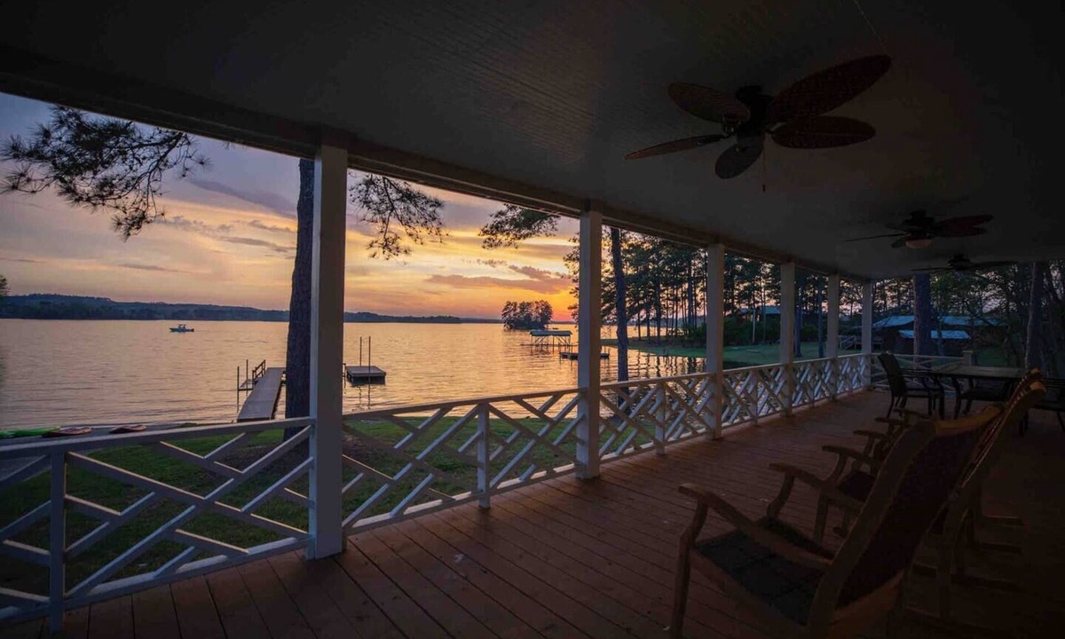 Camden House | Sunset Cottage on Lake Wateree with Dock AND Ramp in a COVE