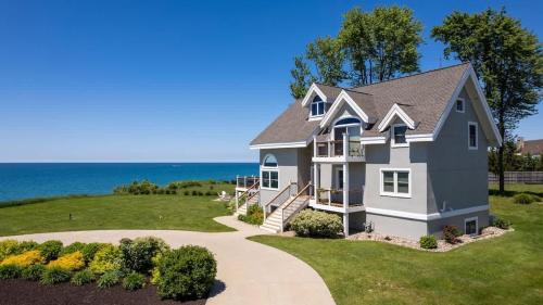 Miami Park House | Sunset Haven with Hot Tub Lake Michigan Views Family Friendly