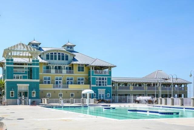 Sunset Island Apartment | Sunset Island - 39 Fountain Drive West 3F condo