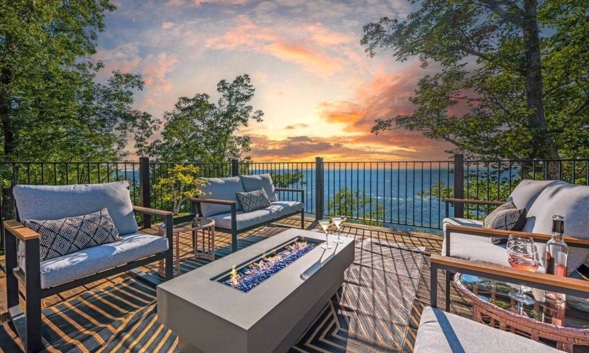 Trenton House | Sunset Mountain Bluff Retreat w/Firepit & Theatre Near Cloudland Canyon & Chatt