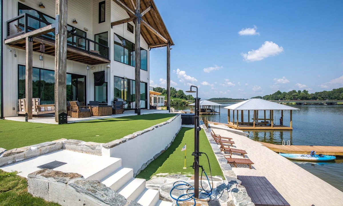 Alexander City House | Sunset Rock by Lake Martin Vibe