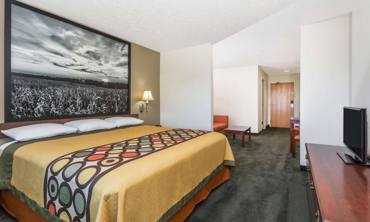 Alma Hotel | Super 8 by Wyndham Alma
