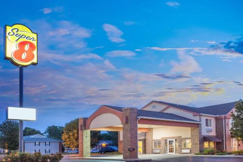 Carthage Hotel | Super 8 by Wyndham Carthage