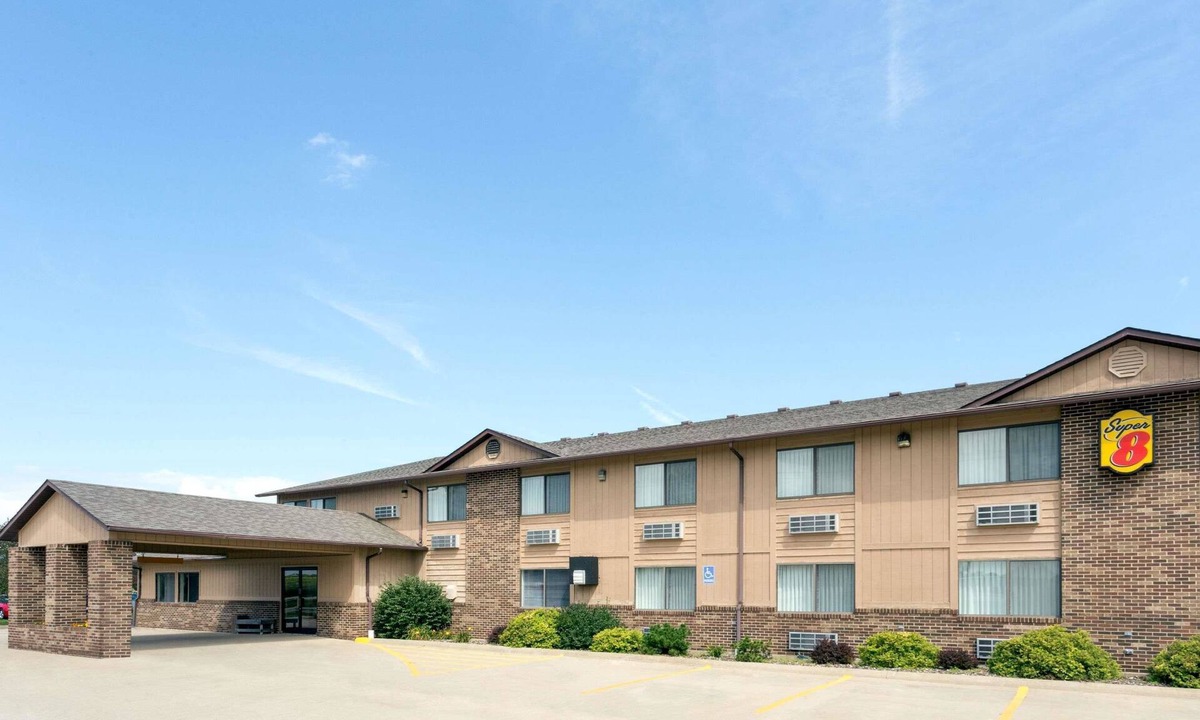 De Witt Hotel | Super 8 by Wyndham Dewitt