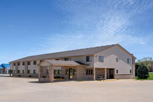Humboldt Hotel | Super 8 by Wyndham Humboldt