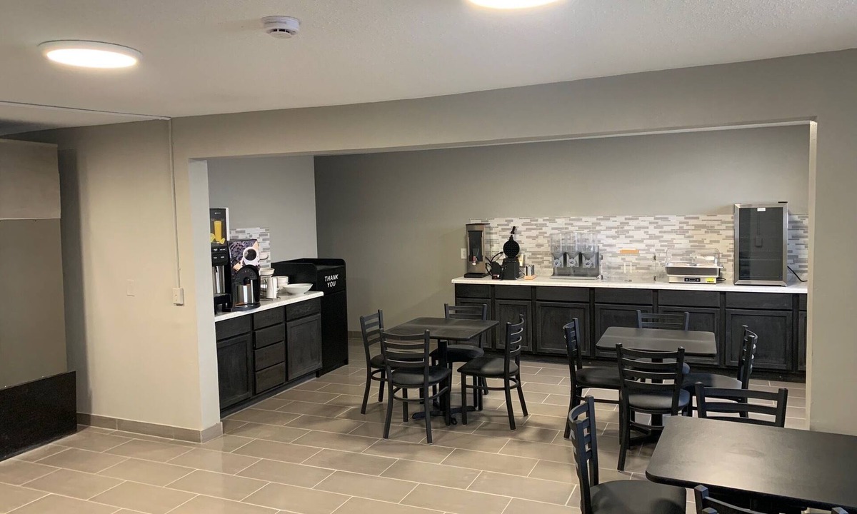 Kirksville Hotel | Super 8 by Wyndham Kirksville-University Area