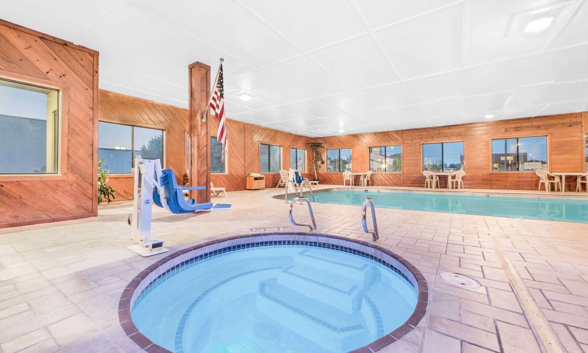 Ottumwa Hotel | Super 8 by Wyndham Ottumwa
