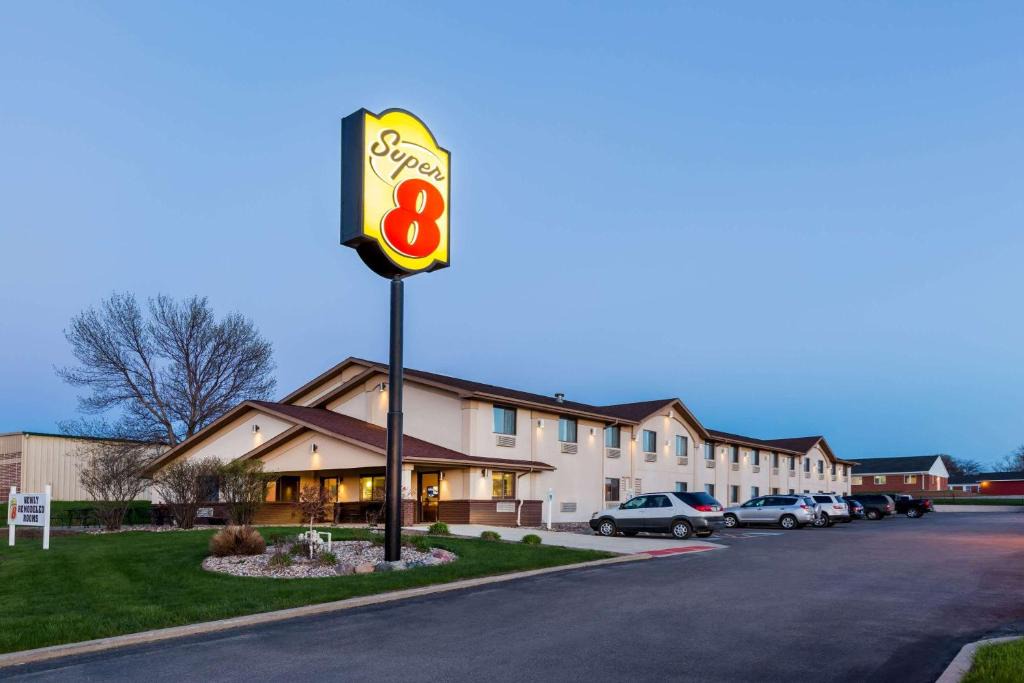 Spirit Lake Hotel | Super 8 by Wyndham Spirit Lake/Okoboji