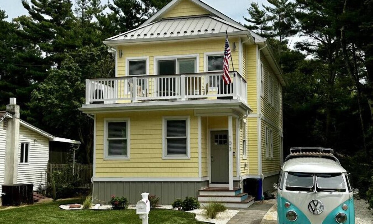 Town Bank House | SUR LA MER is a new stunning bayside retreat 2 blocks from the bay beach