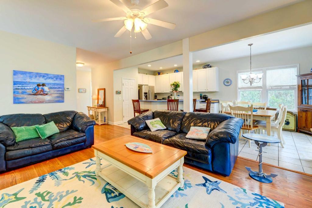 Island Oaks House | Surf City Vacation Rental Walk to Beach!