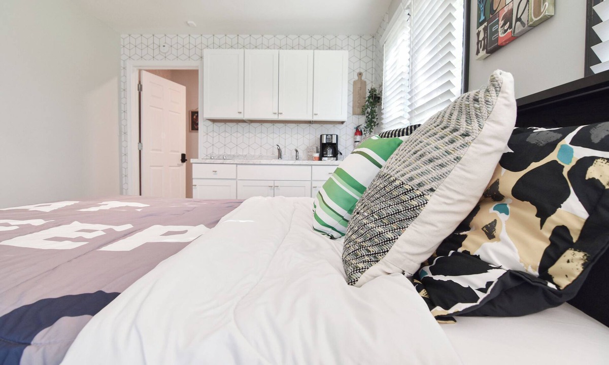 Bowling Green House | Sweet 1BR 1BA 5 min to lake 20 min to downtown CLT