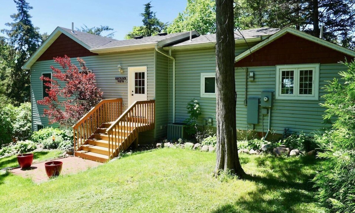 Annandale House | Sylvia Cedars Cabin Rental Snowmobile and Boat Rentals