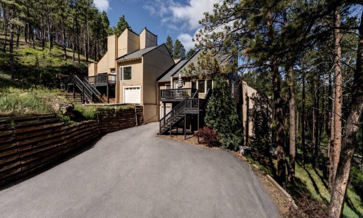 Rapid City House | Tall Pines Getaway