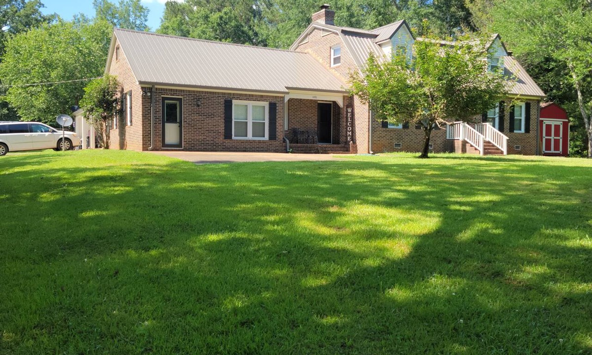 Munford House | Talladega SuperSpeedway Gst Rm