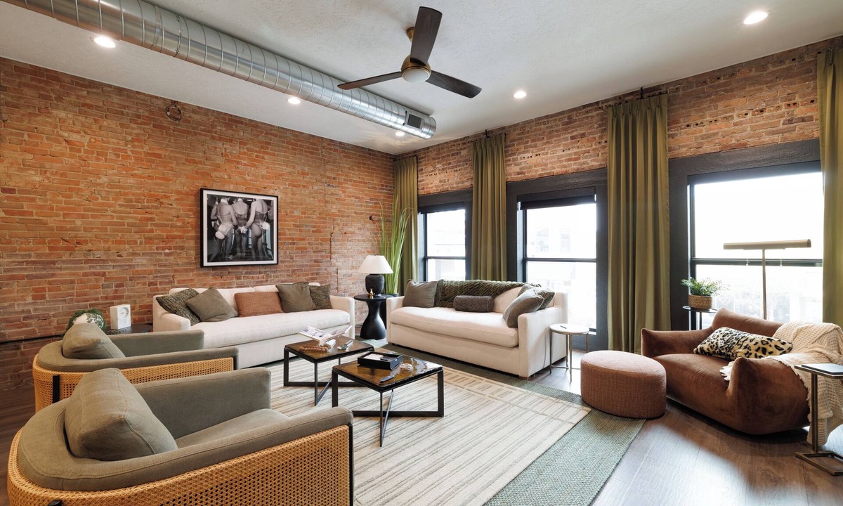 Le Mars House | The Aerie- On Central- LeMars