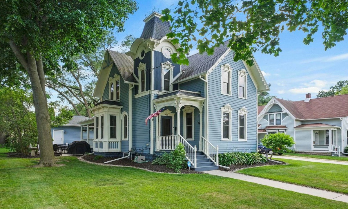 Stoughton House | The Ainsworth House - Historic Victorian 3BR Gem