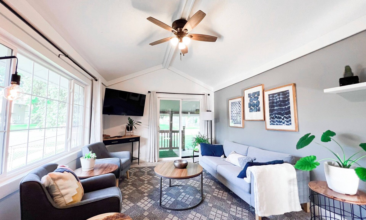 Sioux Falls House | The Bailey House - 4 Bedroom Luxury Comfort Downtown Sioux Falls