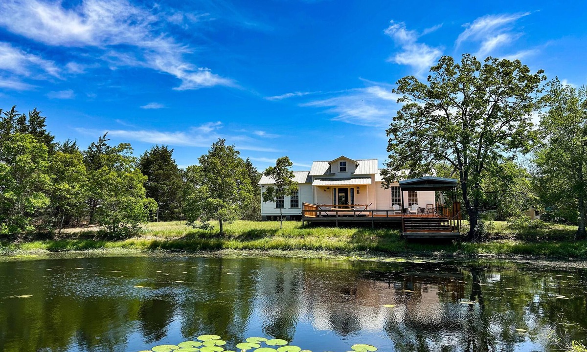 Ledbetter House | The Bee Farm, House + Studio 15 Mins to Round Top