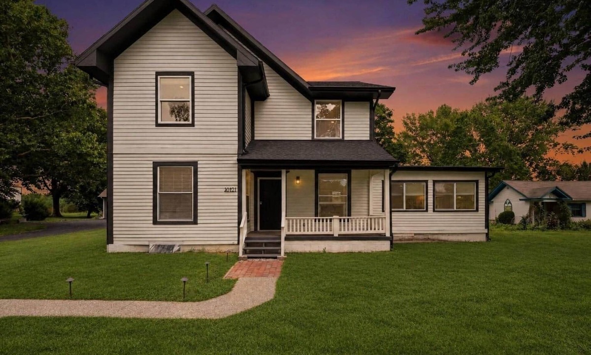 Bucyrus House | The Big House at BluHawk Farms