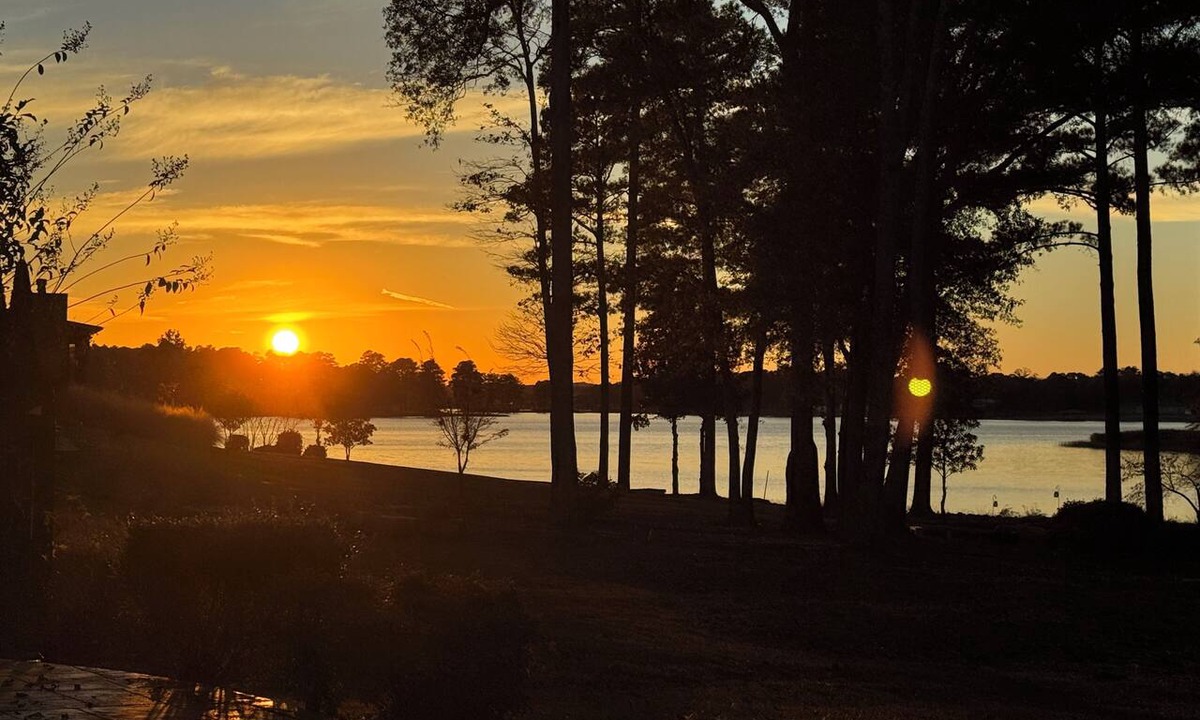 Lincoln House | The Blue Heron Lakehouse! Superb 6-BR home Logan Martin Lake in charming Lincoln
