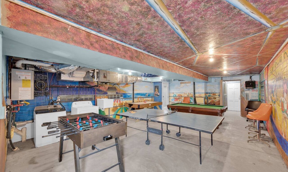 Seaside Heights House | The Boathouse-GameRoom&OutdoorShower!Beach chairs,badges,buggy incl