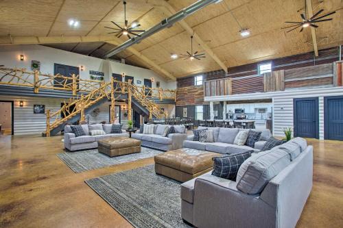 Calera House | 'The Copper Roost': Lake Texoma Escape w/Hot Tub