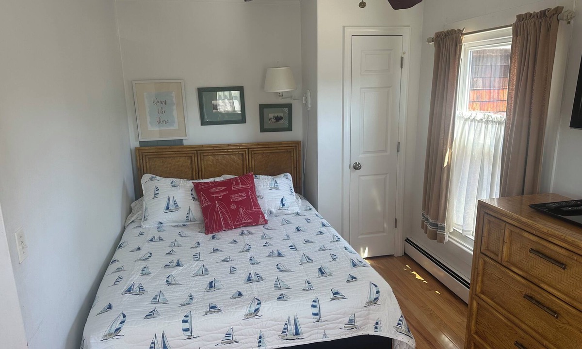 Avon Apartment | The Cozy Clamshell - Peaceful Bay Head Studio with AC - Steps to Beach w Parking
