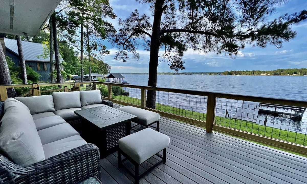Dadeville House | The CUTEST place on the lake!