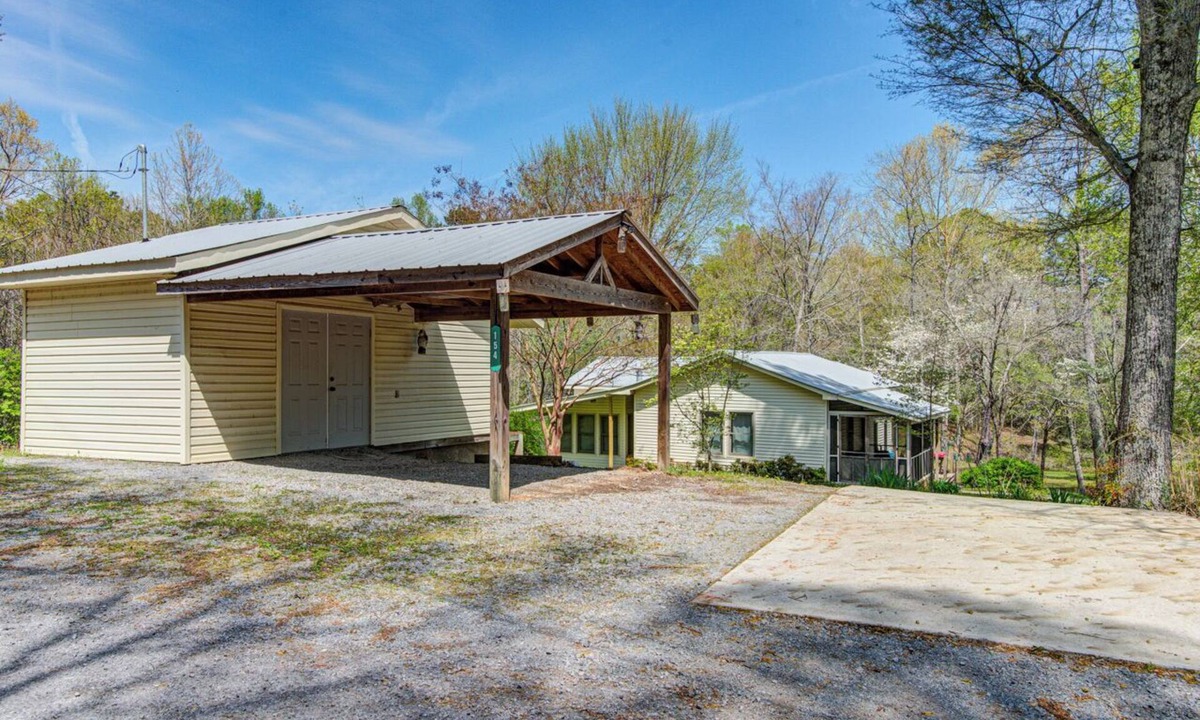 Fackler House | The Dogwood Cottage on Lake Guntersville