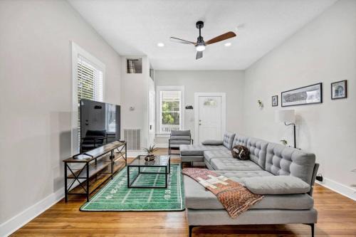 Columbia Apartment | The End Zone - Hot Tub