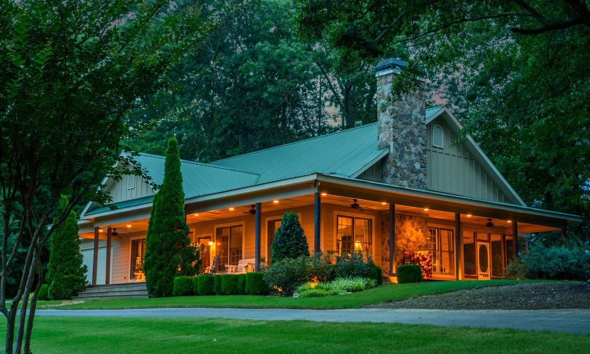 Calhoun House | The Falls at Whitetail Ranch - Intimate Retreat