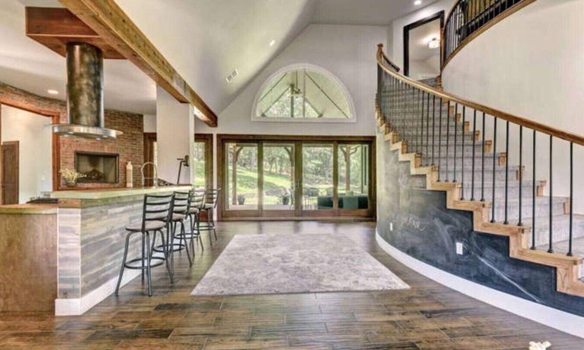 Fair Oaks House | The Gathering Spot: Creekside Stay & Event Venue