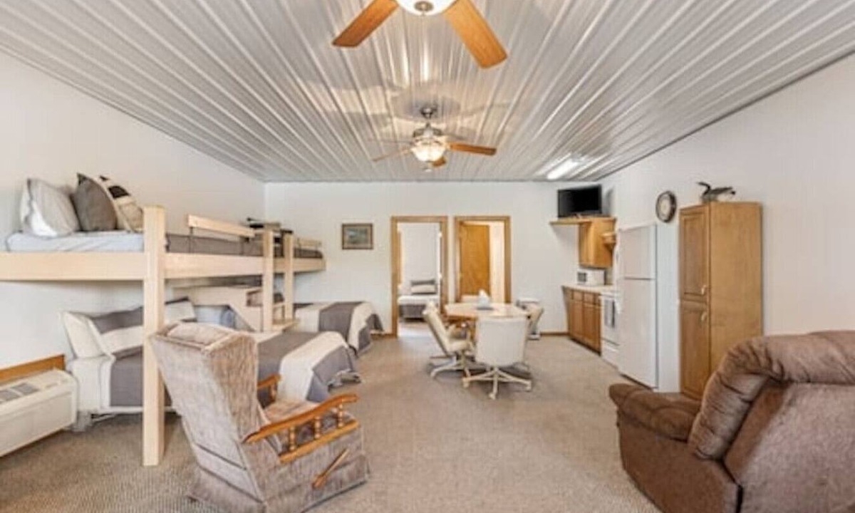 Burt County House | The Goose Cabin | 5-Cabin Compound, Sleeps 30
