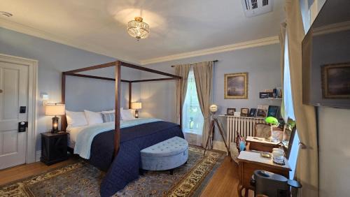 Stoughton Hotel | The Goose Crown Inn of Downtown Stoughton