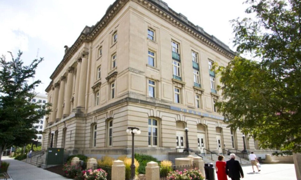 Downtown Lincoln Condo | The Grand Manse Capitol Hall