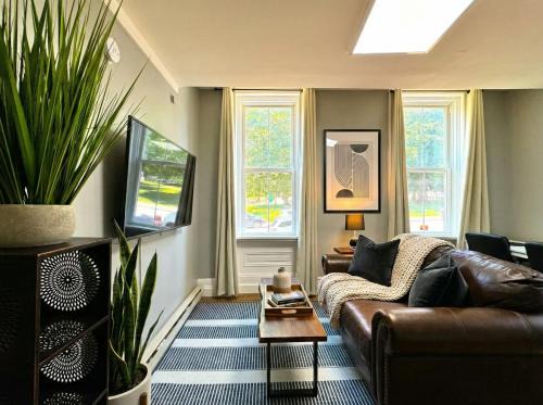 Wilmington Apartment | The Grayson at Park Place- cozy and fully updated with King bed free coffee and fast WIFI