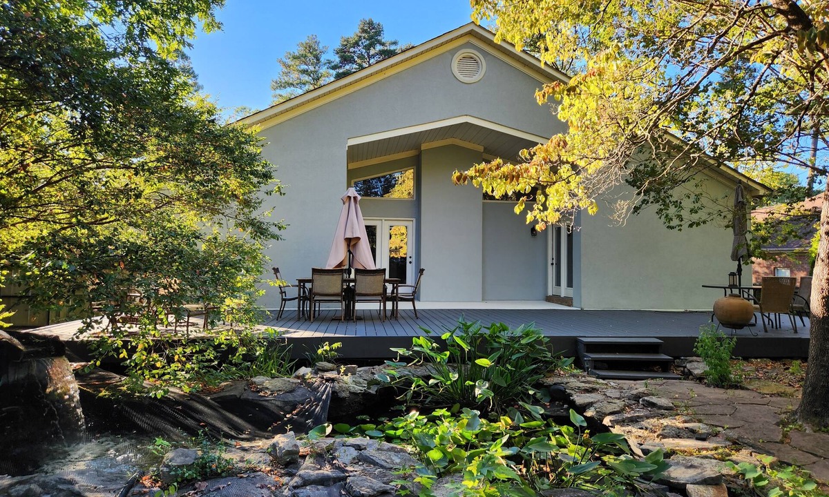 Huntsville House | The Green Oasis Near Providence, Mid City