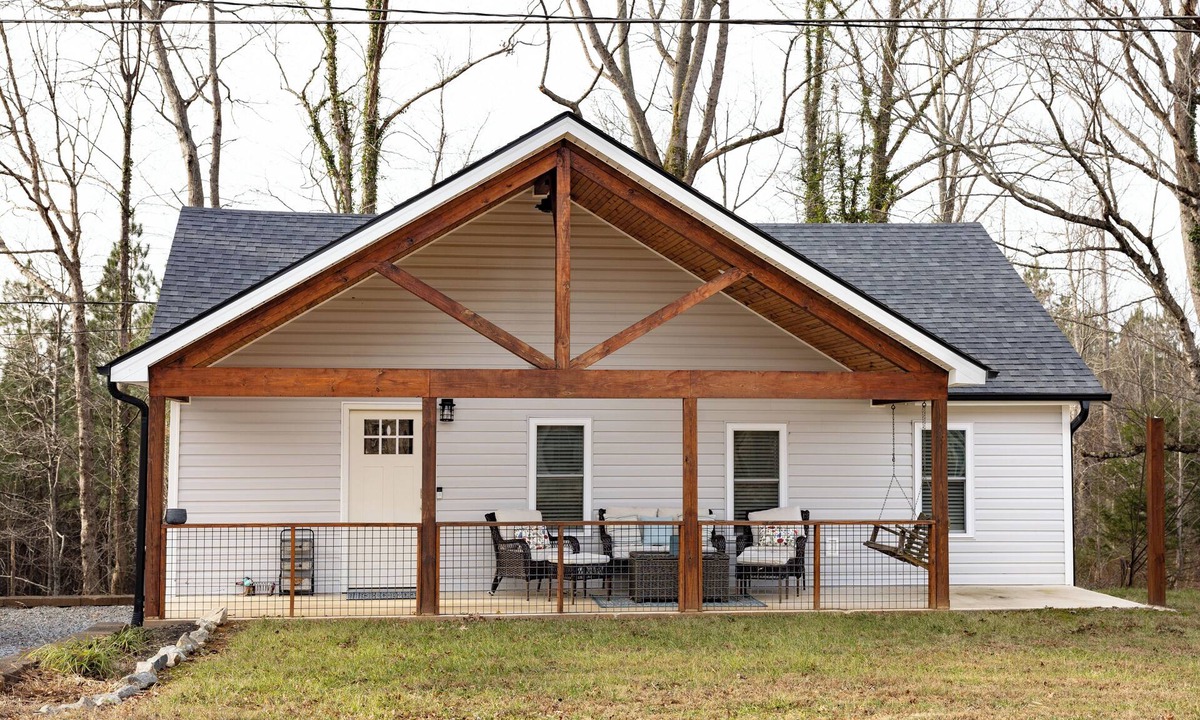 Nebo House | The Harmony House, 5 miles from Lake James
