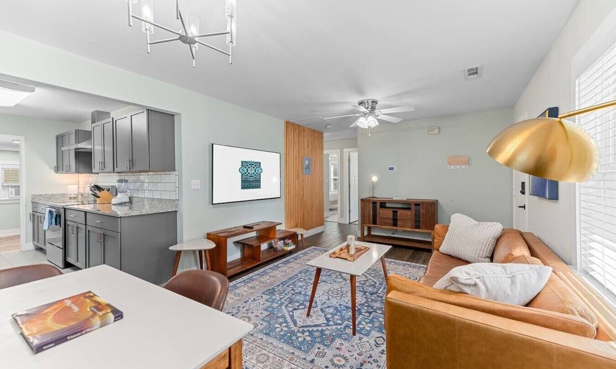 Hanahan House | The Hawthorne Hideaway