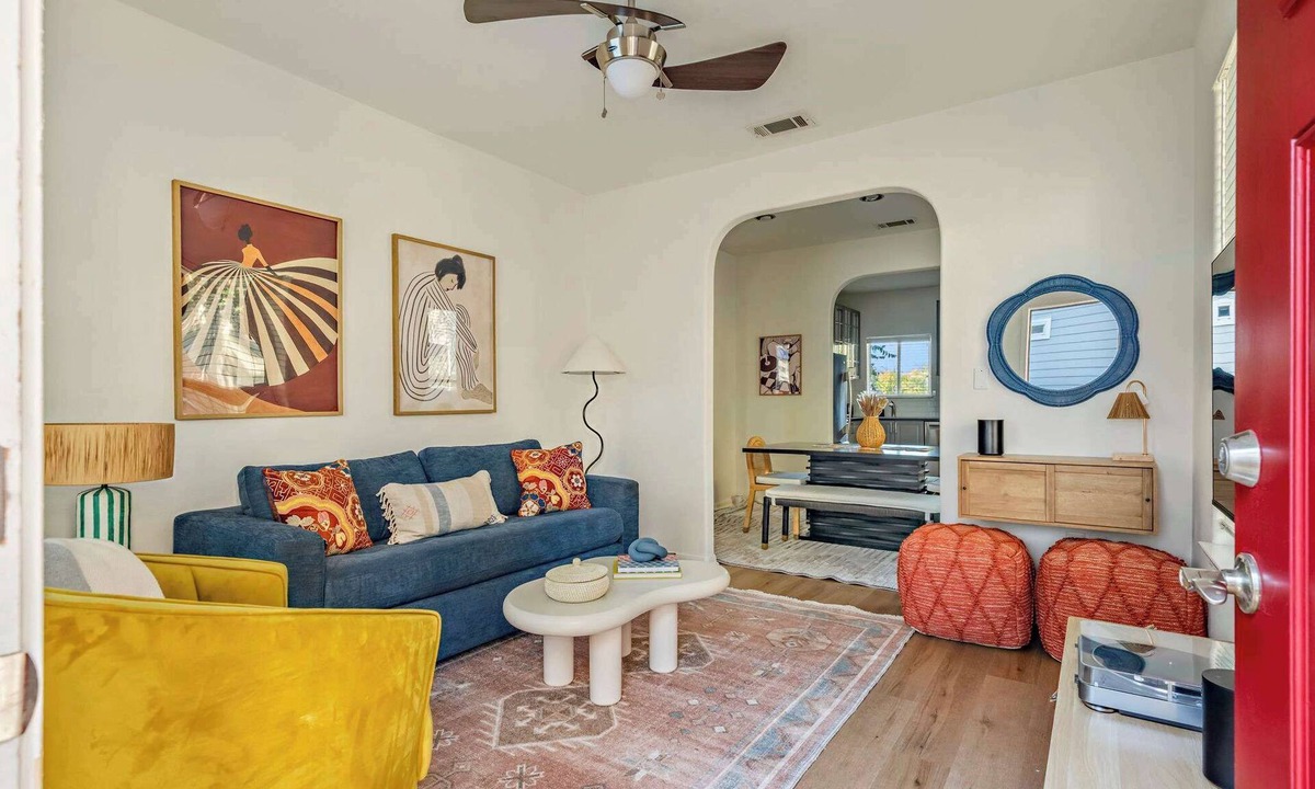 Chestnut House | The Hideout - 2BR East Austin Home & Backyard