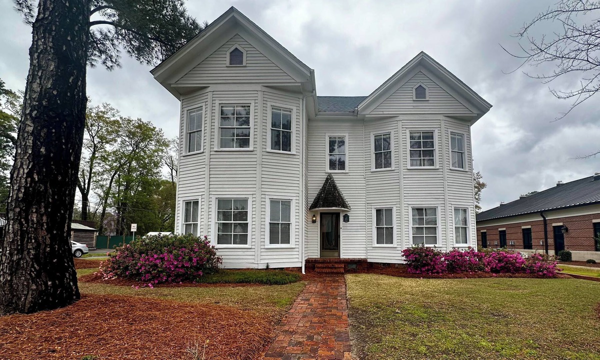 Whiteville Apartment | The Historic Crutchfield Upstairs Apartment