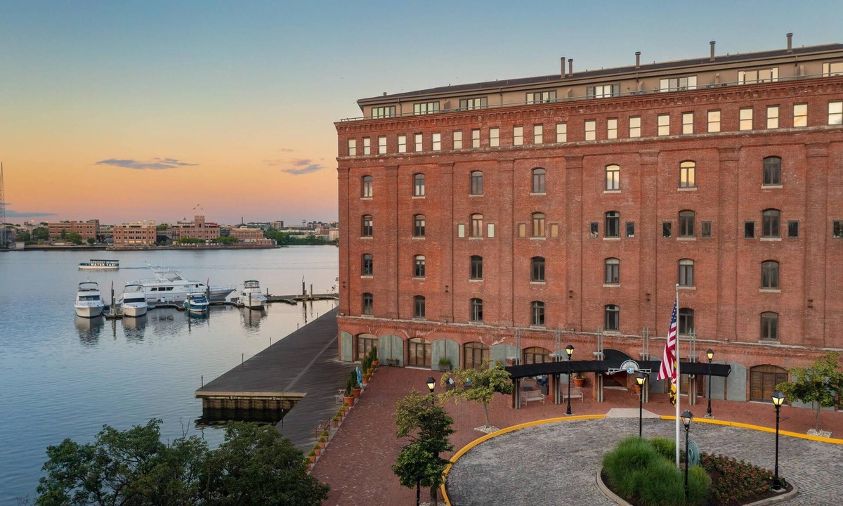 Fells Point Hotel | The Inn at Henderson's Wharf, an Ascend Collection Hotel