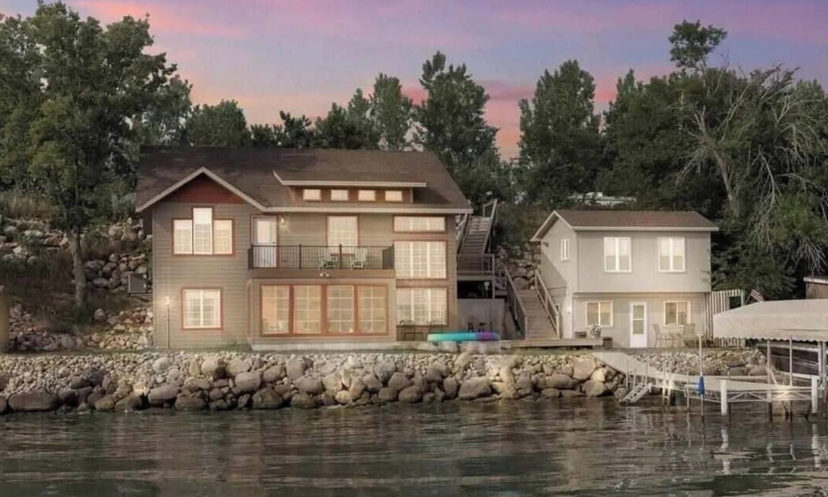 Wentworth Cabin | The Landing on Lake Madison: Room to Relax, Play & Enjoy the Lake