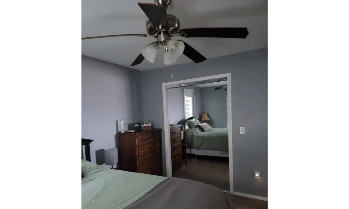 Sallisaw House | The Love Shack. Nice 1 bdrm home with fenced yard for your pet to enjoy