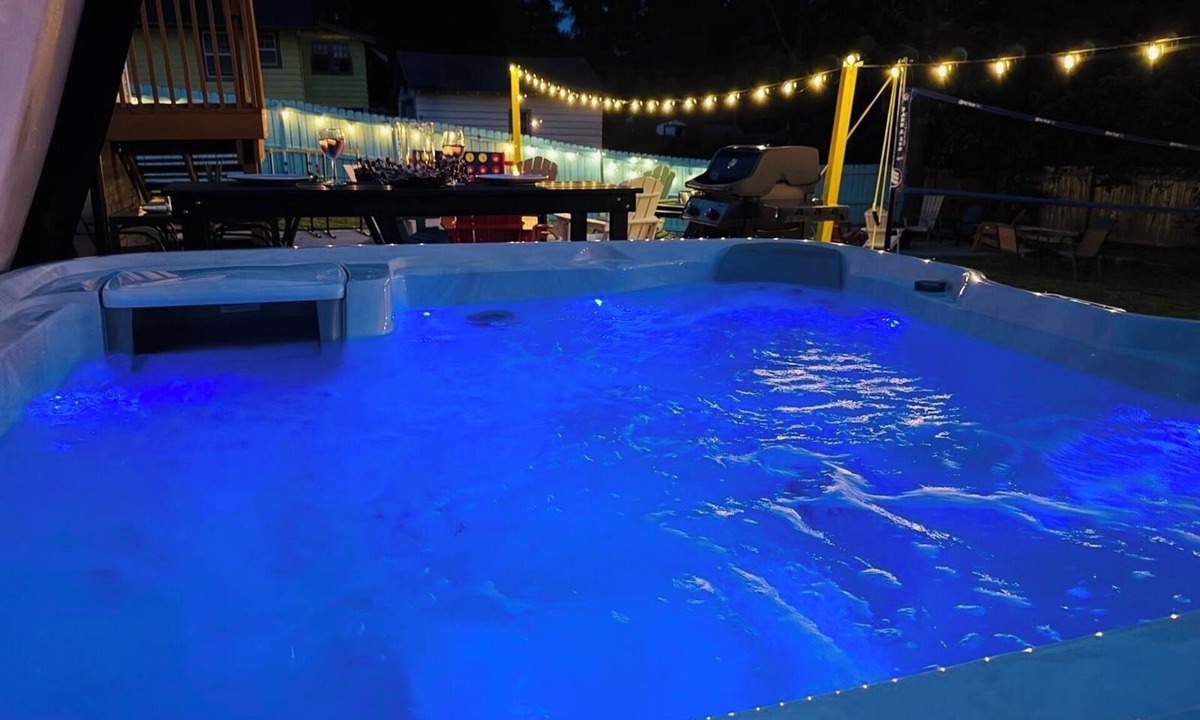 Des Moines House | The Lux Lodge, Hot Tub, Game Room, Movie Theatre, Two Fire pits, Foosball.