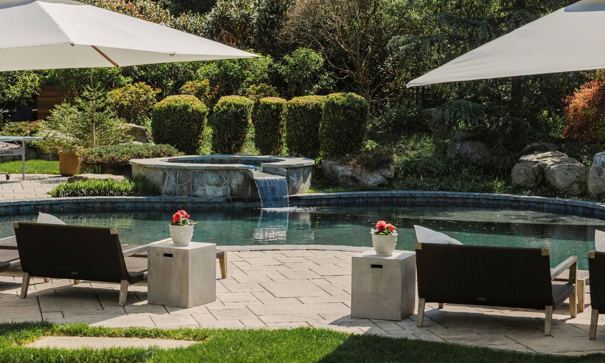 Sparks Glencoe House | The Manor on Belfast: Peaceful Family Home