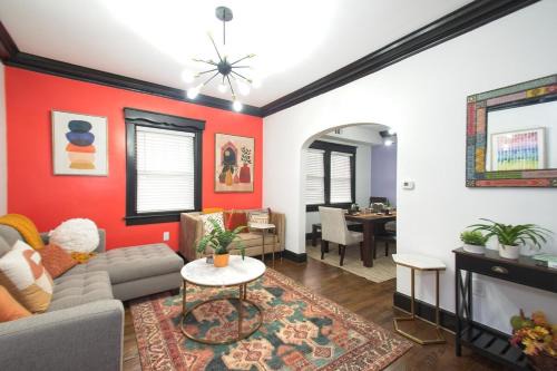 Fifeville House | The Navel Nalle - Downtown Bungalow, Patio, Parking