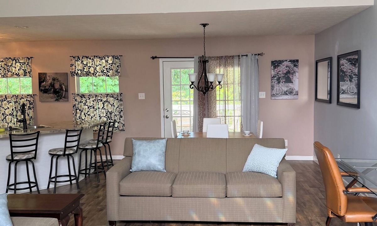 Ashley Oaks House | The Perfect Getaway for Every Season