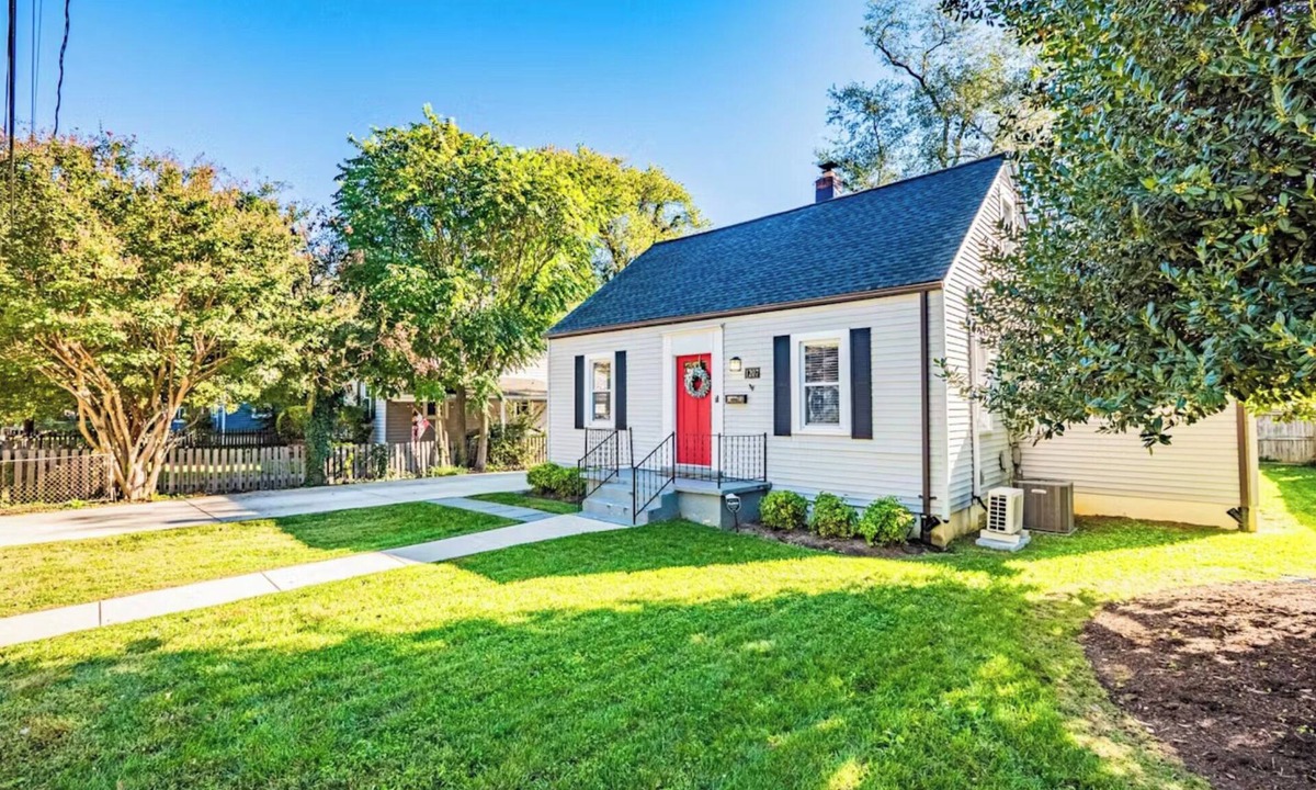 Eastport Cottage | The Red Door Cottage in Eastport - Pet-Friendly!
