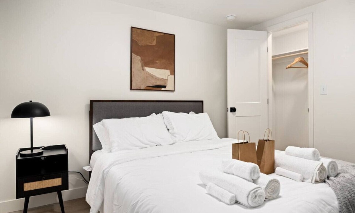 Morton Apartment | The Silo 8 - Modern 2BD in a Quiet Neighborhood